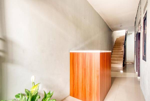 RedDoorz near Graha Cijantung Mall