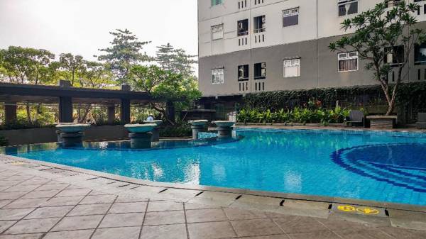 Comfort Green Pramuka 2BR Apartment By Travelio