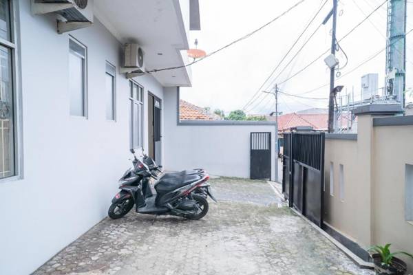 KoolKost Syariah near Universitas Moestopo Bintaro ( Minimum Stay 6 Nights )