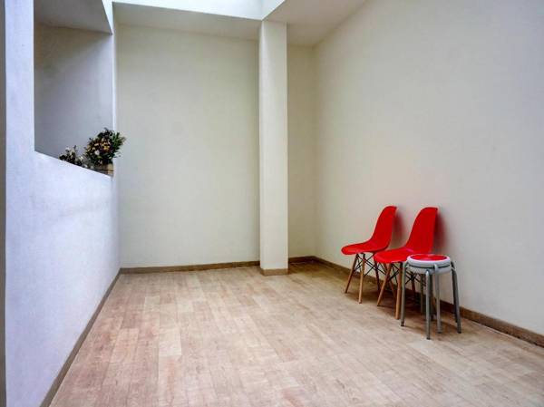 OYO 90629 The Home Srengseng