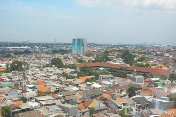 Modern 2BR Bassura City near Mall By Travelio