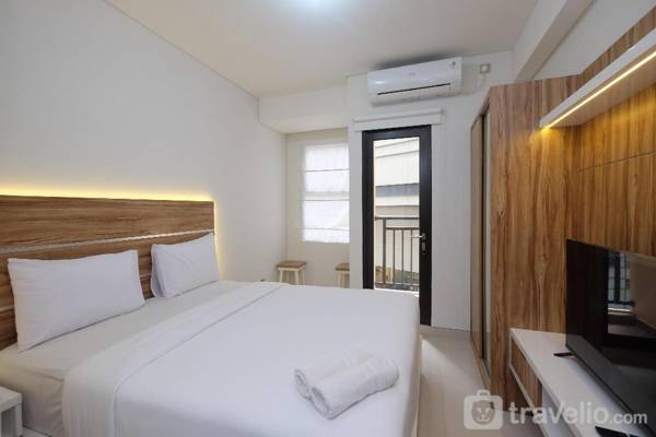 Cozy Studio Room at Transpark Cibubur By Travelio