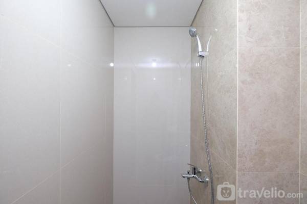 Cozy Studio Room at Transpark Cibubur By Travelio