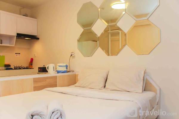 Homey and Comfy Studio Cinere Resort By Travelio
