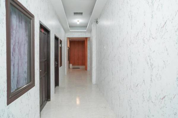 RedDoorz Plus near ITC Cempaka Mas 2