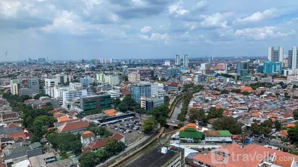 Elegant 2BR Private Lift Menteng Park By Travelio