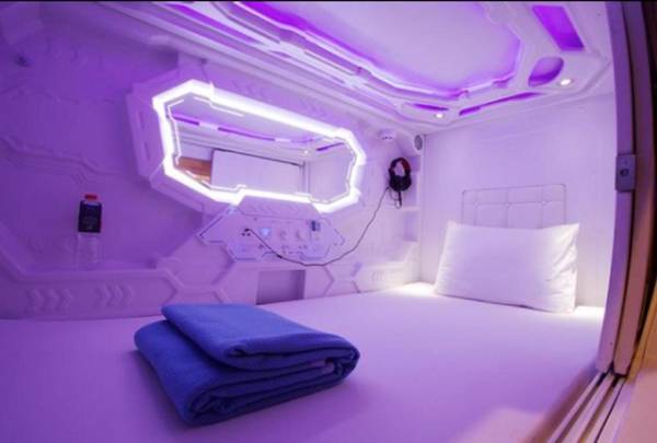 OYO 91328 Fiducia Capsule Hotel
