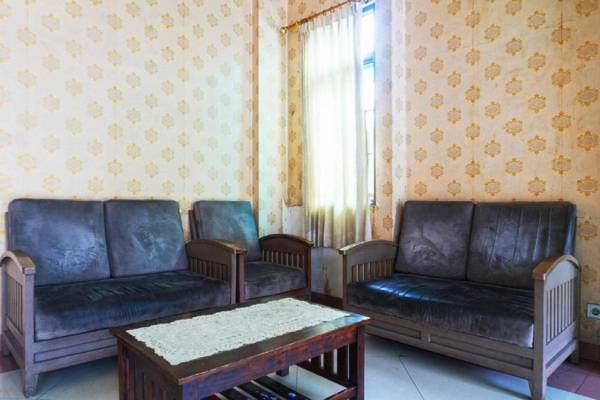 OYO 91327 Residence 38