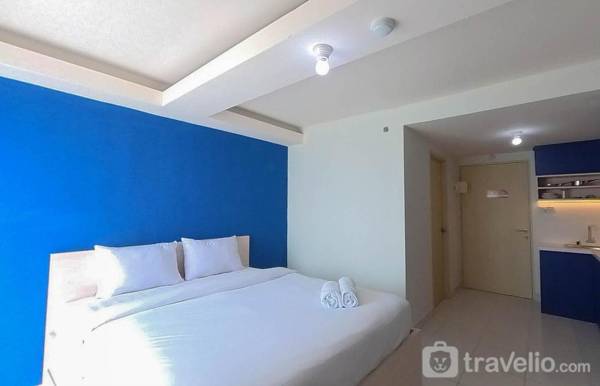 Warm Studio Room at Amethyst Kemayoran By Travelio