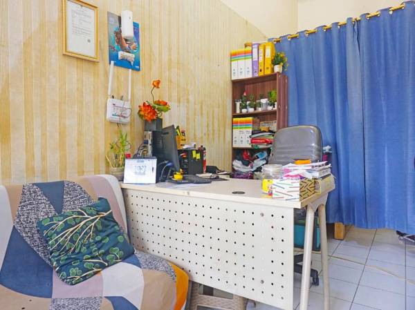 Capital O 91470 De Royal Sentra Timur