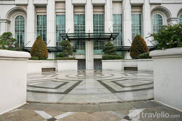 The Classic 2BR Belleza Apartment By Travelio