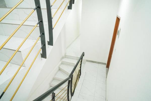 RedDoorz near Stasiun Senen