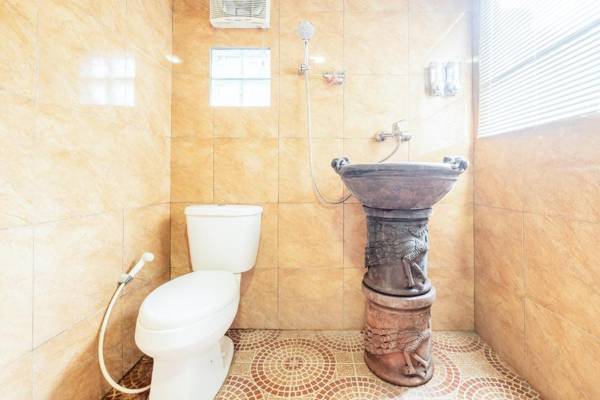 RedDoorz Premium At Joglo Garut Cottage Syariah