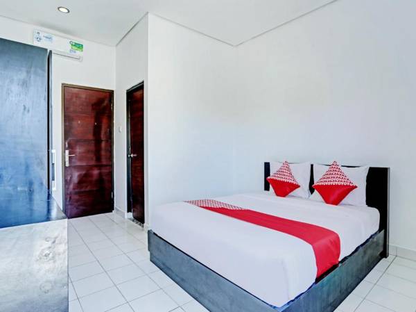 Vaccinated Staff - OYO 90456 Moh Yamin Residence