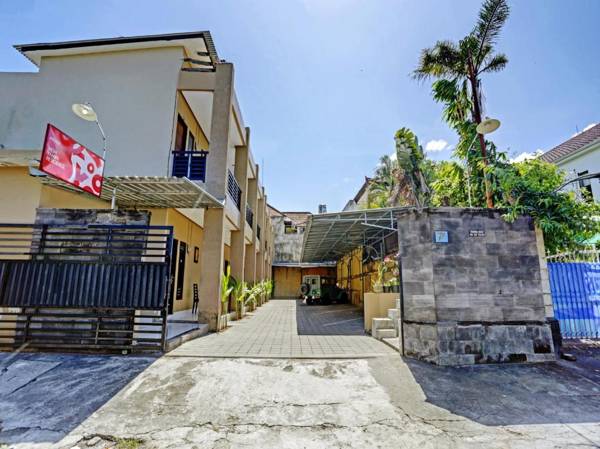 Vaccinated Staff - OYO 90456 Moh Yamin Residence