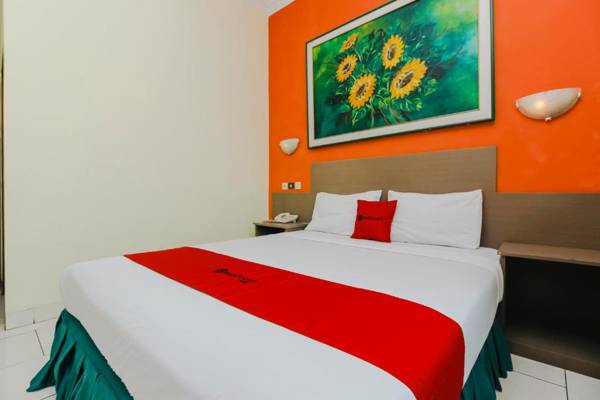 RedDoorz Plus near Alun Alun Kejaksan Cirebon