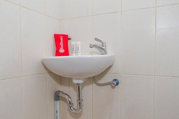 RedDoorz Syariah @ Puri Kalijaga Street