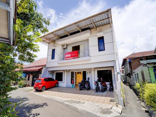 OYO 90052 Star House