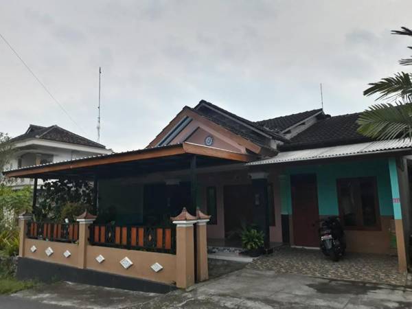 OYO Homes 91083 Desa Wisata Plosokuning Syariah