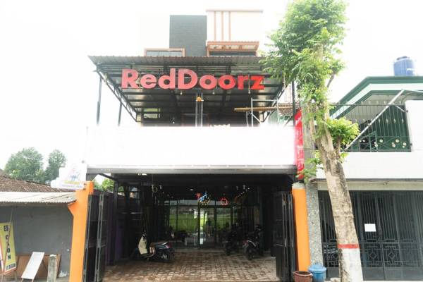 RedDoorz Syariah near Alun Alun Blitar