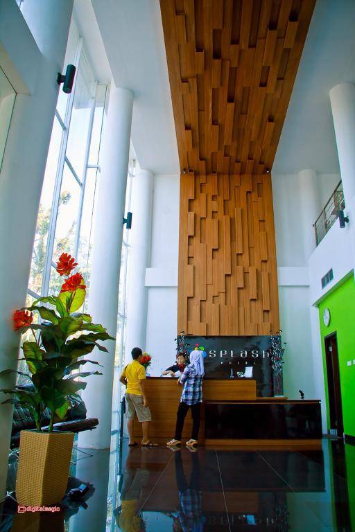 Splash Hotel