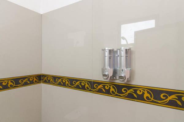 RedDoorz Syariah near RSU Suaka Insan