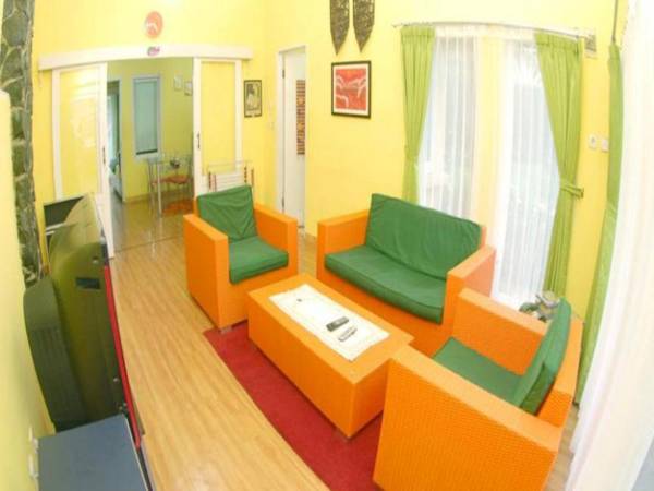 Villa ChavaMinerva Istana Bunga