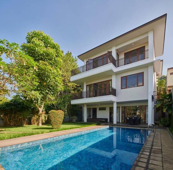 Asri Villa 5 bedrooms with a private pool
