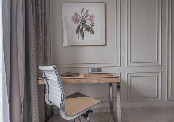 Workspace - Art Deco Luxury Hotel & Residence