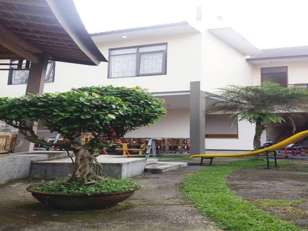 Saung Balibu Hotel &amp; Resto