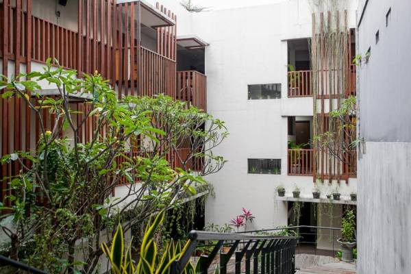 RedDoorz Plus near Asia Afrika 3