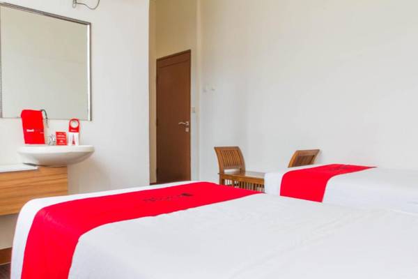 RedDoorz Plus @ Surapati 2