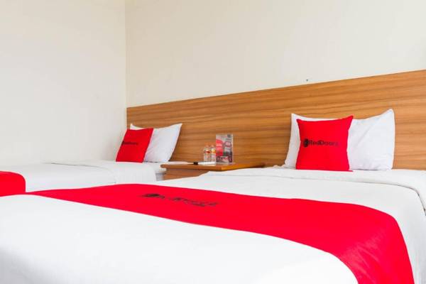 RedDoorz Plus @ Surapati 2