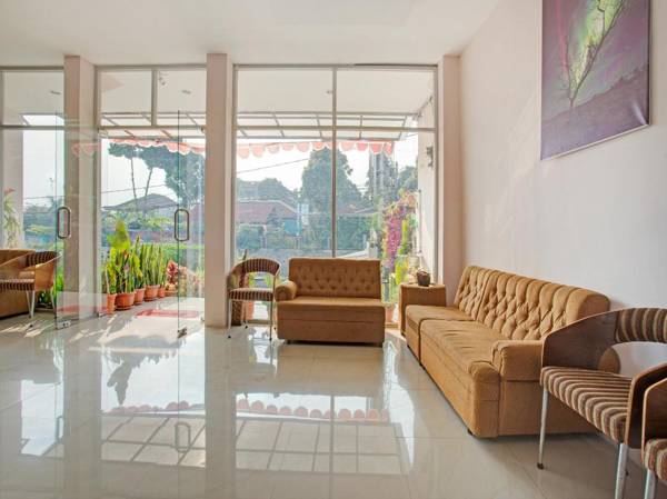 OYO 3876 The Aurora Inn Lembang