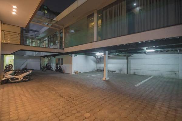 RedDoorz Premium near Paris Van Java Mall