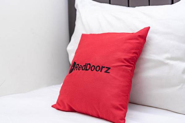 RedDoorz near Alun Alun Bandung 2