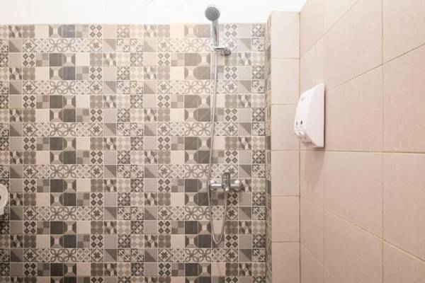 RedDoorz near Exit Toll Moh. Toha