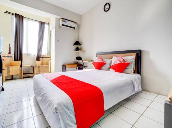 OYO 90042 Emerald Towers