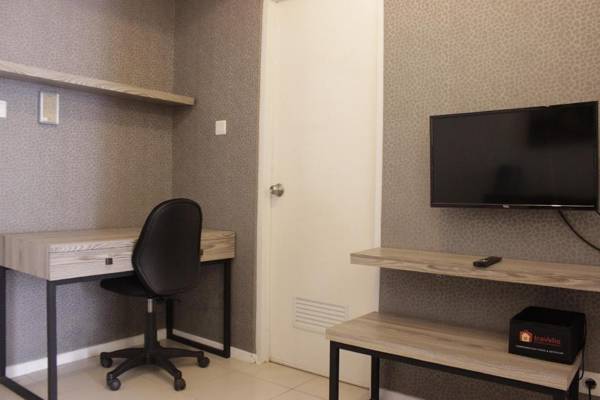 Workspace - Homey 1BR @ Parahyangan Apt near UNPAR By Travelio