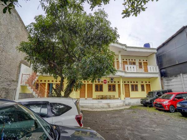 Vaccinated Staff - SPOT ON 90171 Pondok Kuning