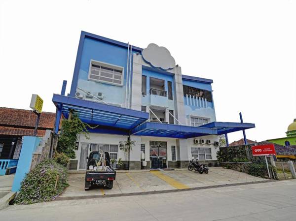 Vaccinated Staff - OYO 90324 Si Jalak Guest House