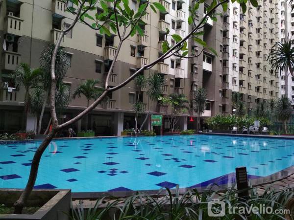 Comfy & Clean 2BR Gateway Ahmad Yani By Travelio