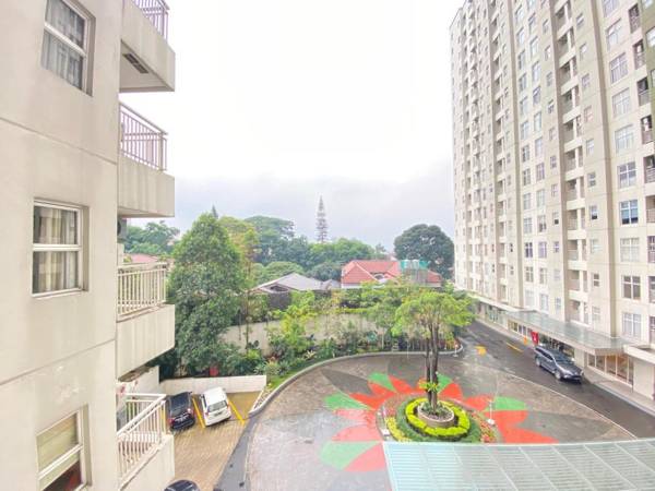 Relaxing 1BR at Parahyangan Residence By Travelio