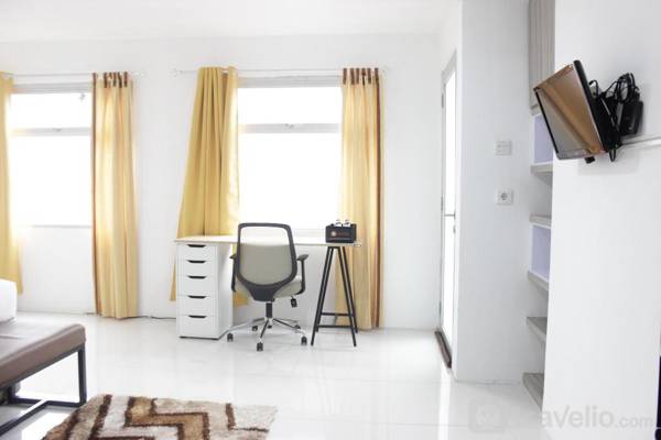 Workspace - Modern Studio Apt Grand Asia Afrika By Travelio