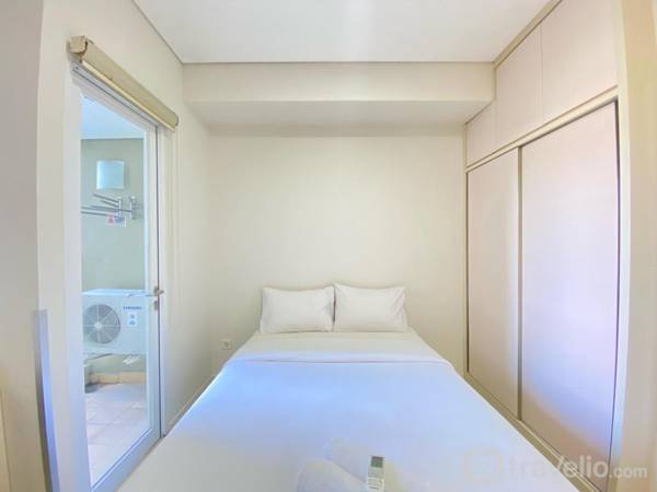 Classic Executive 1BR Parahyangan Apt By Travelio