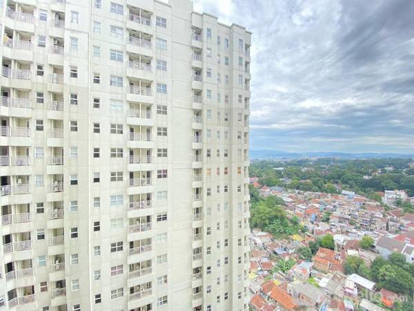 Minimalist Spacious 1BR at Parahyangan By Travelio