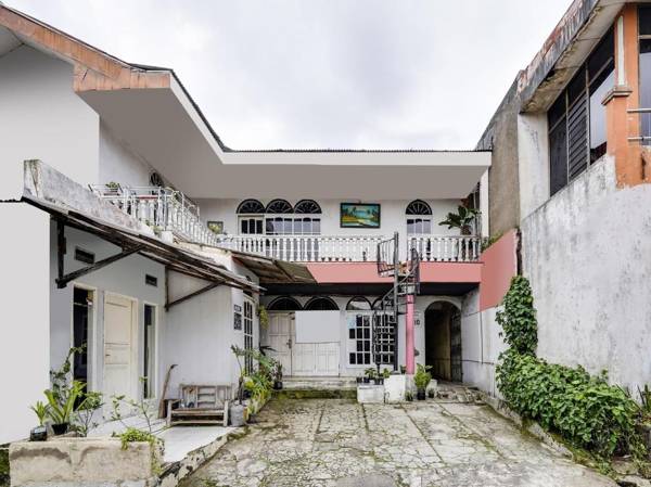 SPOT ON 91393 Budiluhur 10 Homestay Syariah