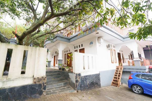 OYO 91561 Gandhi Hotel