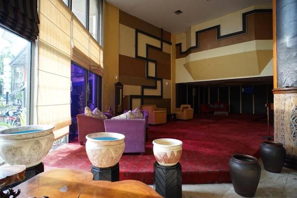 Collection O 1963 Hotel The New Benakutai