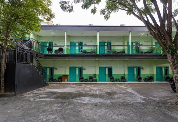 OYO 754 Nur Aziziah Guest House